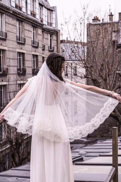 Short veil with lace
